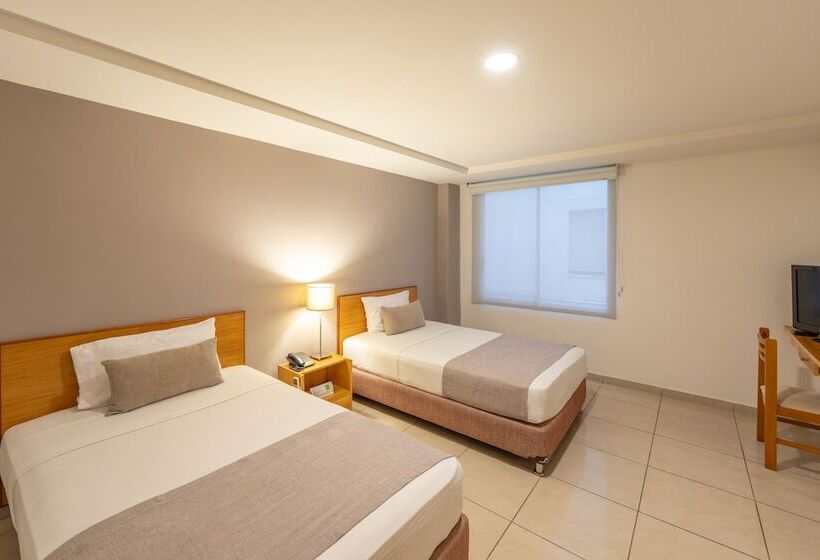 Полулюкс, Basic Hotel Centenario By Hoteles Ms