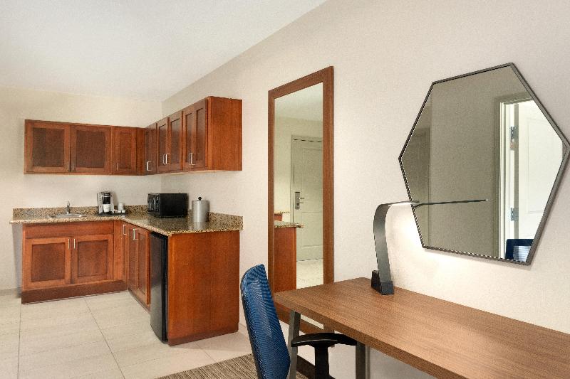 스위트 킹사이즈 침대, Holiday Inn Express & Suites Searcy, An Ihg