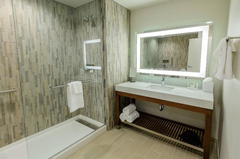 스위트 킹사이즈 침대, Holiday Inn Express & Suites Searcy, An Ihg