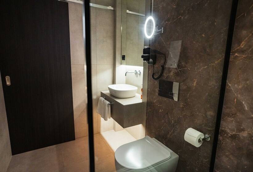 اتاق استاندارد سه نفره, Konvin Hotel By Reykjavik Keflavik Airport