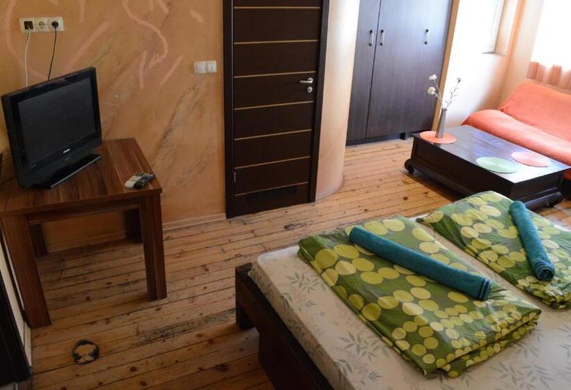 Номер Superior, Elegance On A Budget   Rooms For Rent In Sofia Center