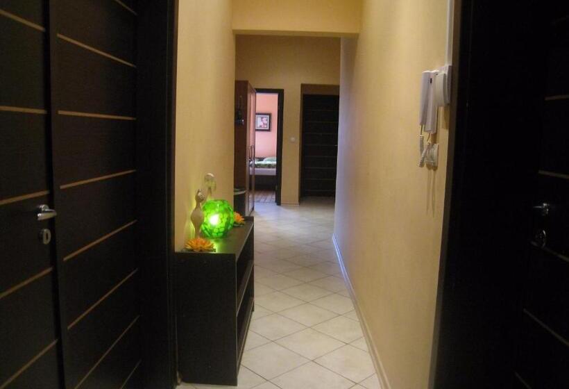 Cameră Standard cu Baie Comună, Elegance On A Budget   Rooms For Rent In Sofia Center