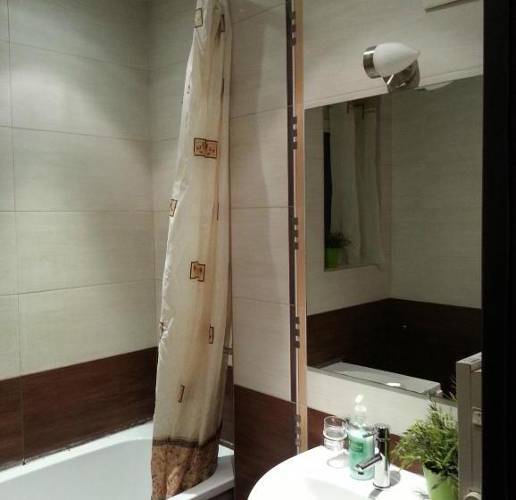 Cameră Standard cu Baie Comună, Elegance On A Budget   Rooms For Rent In Sofia Center