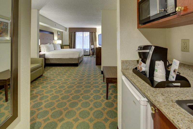 Люкс Кровать Кинг, Holiday Inn Express Hotel & Suites Emporia, An Ihg
