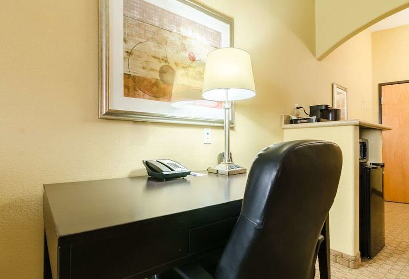 Люкс, Comfort Suites Salina South