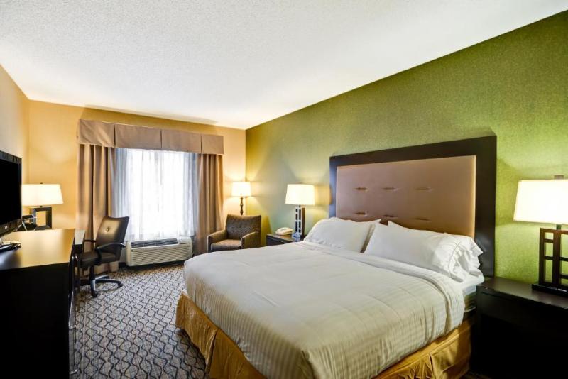 Люкс Адаптированный для Инвалидов, Holiday Inn Express Hotel & Suites Christiansburg, An Ihg