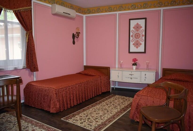 스탠다드 룸, Family Hotel At Renaissance Square