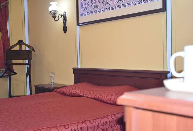 스탠다드 룸, Family Hotel At Renaissance Square