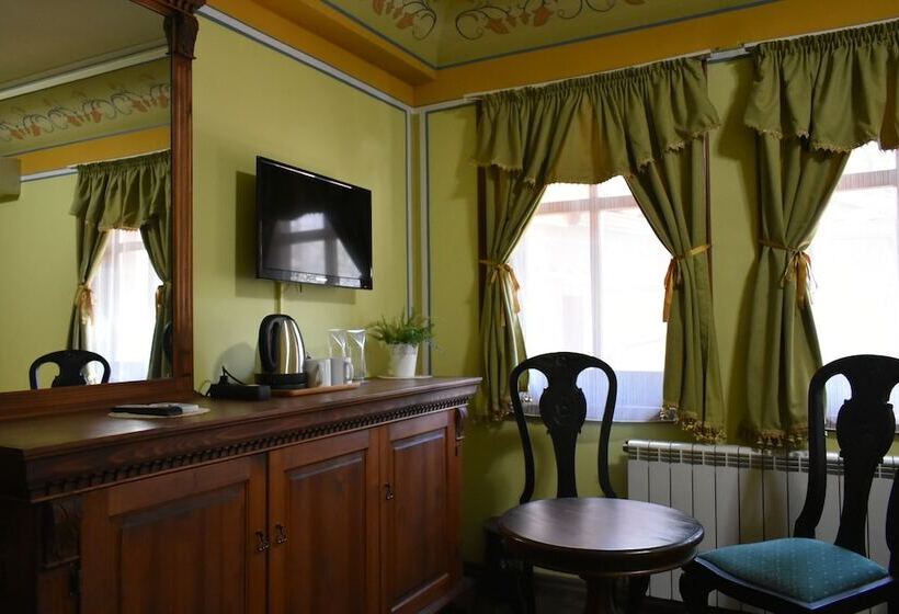 스탠다드 룸, Family Hotel At Renaissance Square