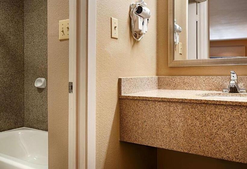 Номер Стандарт Кровать Кинг Адаптированный для Инвалидов, Best Western Cedar Inn