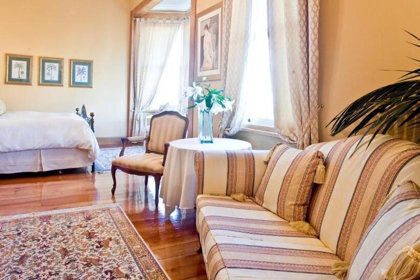 스위트 킹사이즈 침대, Mchardy Lodge