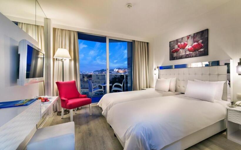 Номер Стандарт Трехместный, Le Bleu Hotel & Resort Kusadasi