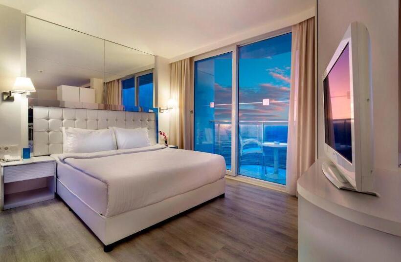 Triple Room Sea View, Le Bleu Hotel & Resort Kusadasi