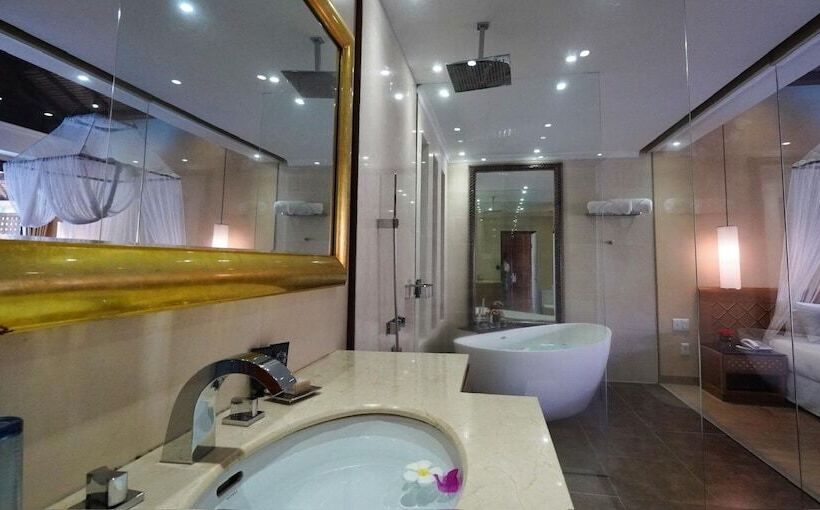 سوییت با چشم‌انداز استخر, Sunsea Resort