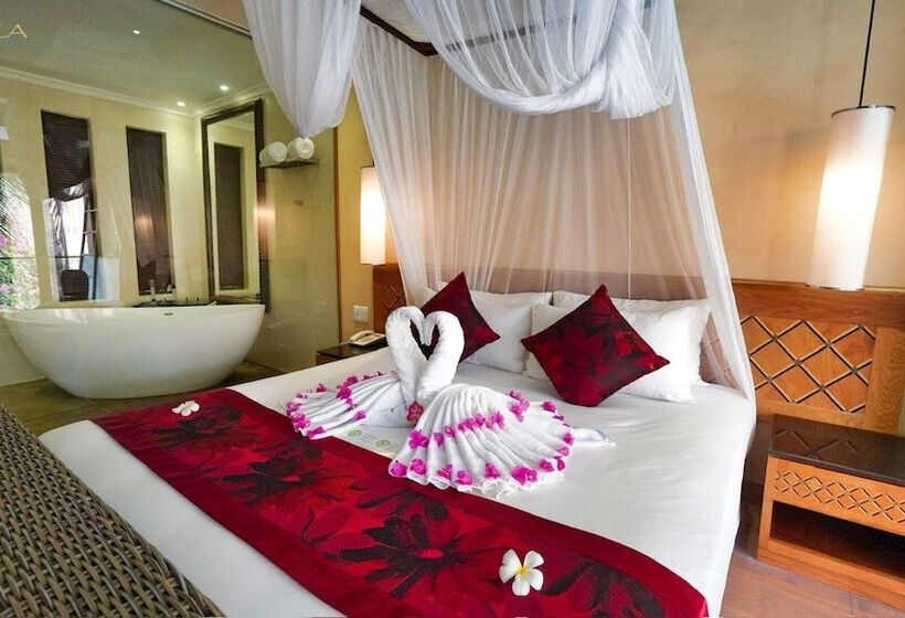 سوییت با چشم‌انداز استخر, Sunsea Resort