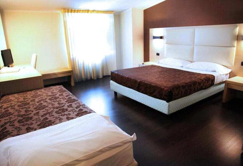 اتاق استاندارد سه نفره, Sogni D Oro Airport