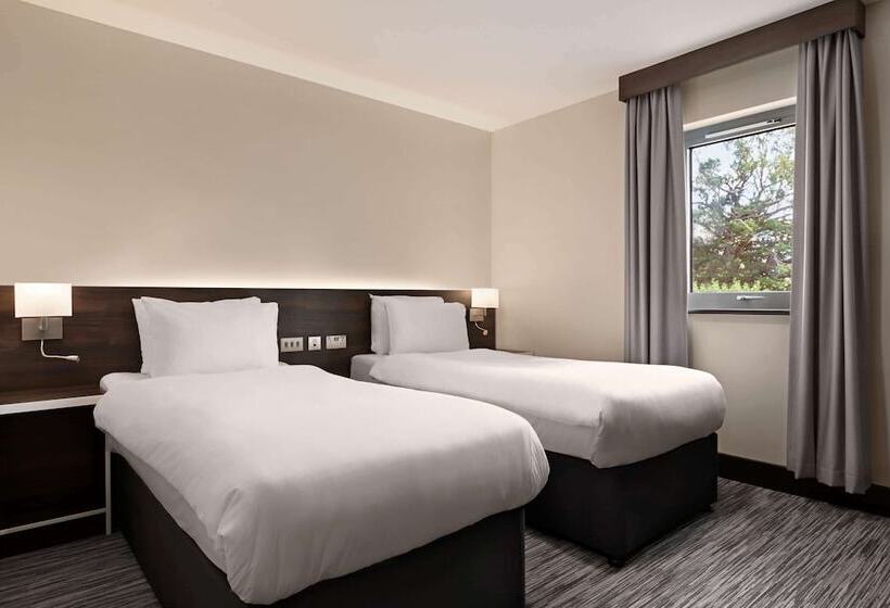 Семейный Номер, Ramada By Wyndham Cobham