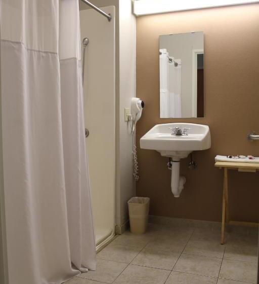 Номер Стандарт Адаптированный для Инвалидов, York Microtel Inn & Suites By Wyndham