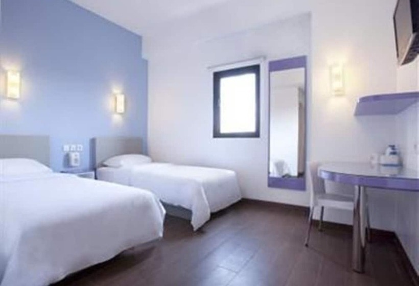 Номер Стандарт, Amaris Hotel Thamrin City