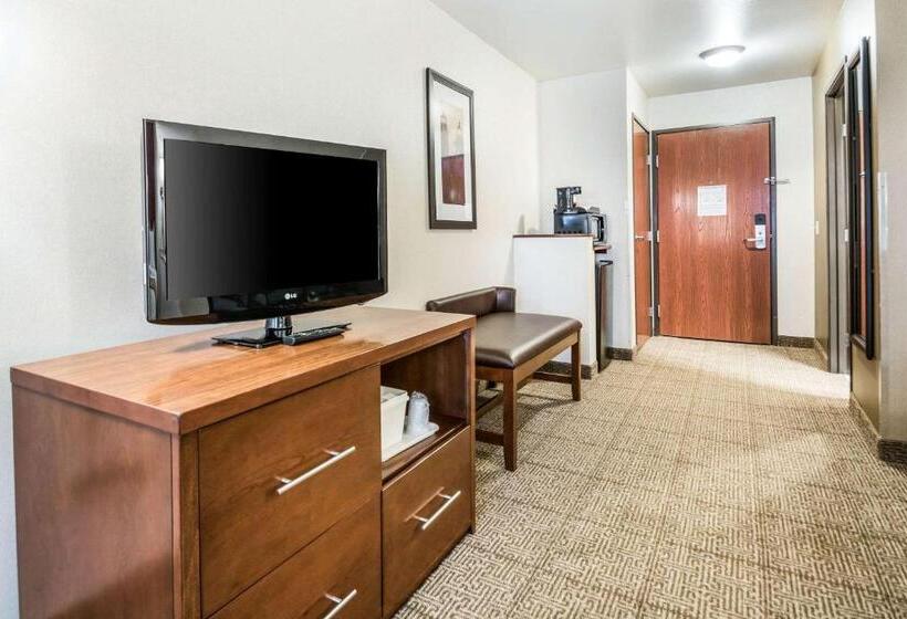 스위트, Comfort Suites At Par 4 Resort