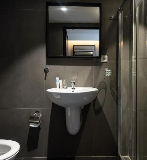 デラックスルーム, Pesa Suites