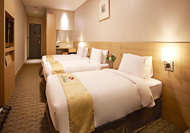 Номер Стандарт Трехместный, Skypark Central Myeongdong