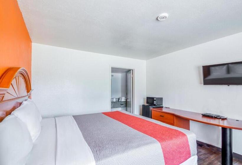 适合残疾人士使用的带超级大床的标准间, OYO Hotel Baton Rouge East I-12