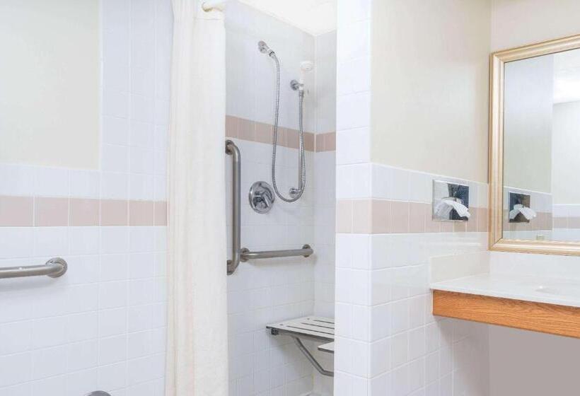 Номер Стандарт Адаптированный для Инвалидов, Baymont By Wyndham Kasson Rochester Area