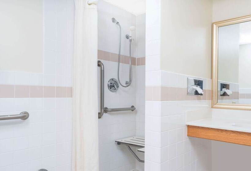 Номер Стандарт Адаптированный для Инвалидов, Baymont By Wyndham Kasson Rochester Area
