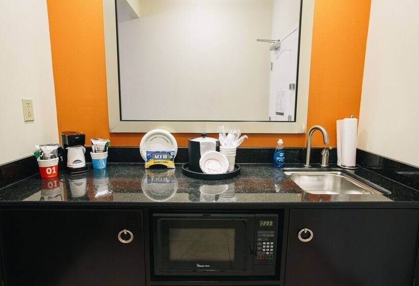 스위트, Hampton Inn & Suites Effingham
