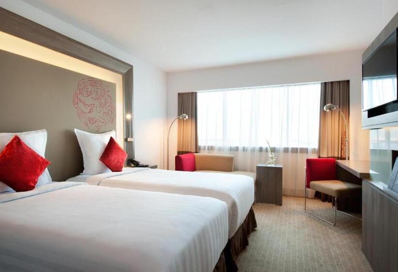 Номер Superior, Novotel Jakarta Gajah Mada