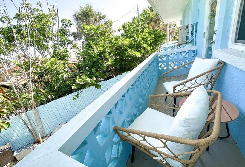 Номер Стандарт с Балконом, The Pearl Beach Inn