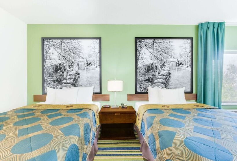 סוויטת 2 חדרי שינה, Super 8 By Wyndham Cotulla Tx