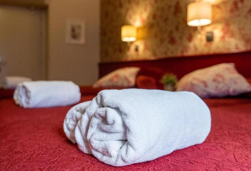 اتاق استاندارد چهار تخته, Hostal Matheu