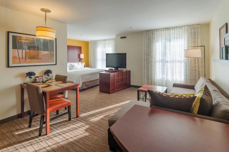 带大床的标准工作室, Residence Inn By Marriott Fredericksburg
