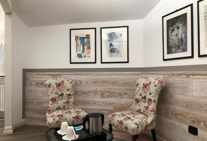 اتاق اجرایی, Alla Posta