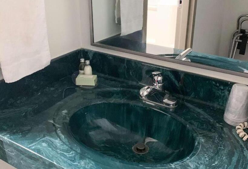 Номер Стандарт 2 Двуспальные Кровати, Royal Inn Rockville