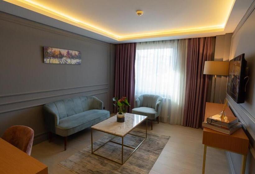 سوییت لوکس, Malta Bosphorus