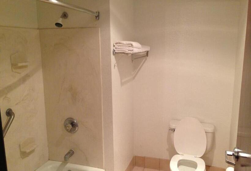 Номер Стандарт, Brentwood Inn & Suites