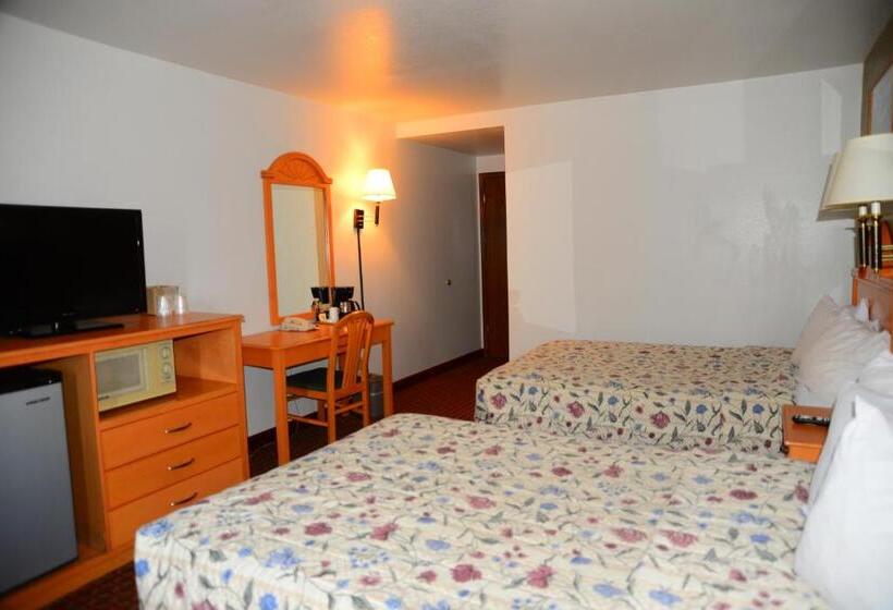 Номер Стандарт 2 Двуспальные Кровати, Budget Inn Express