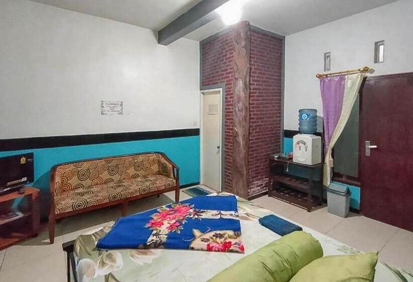 Семейный Номер, Villa Ghazani 4 At Desa Wisata Songgokerto