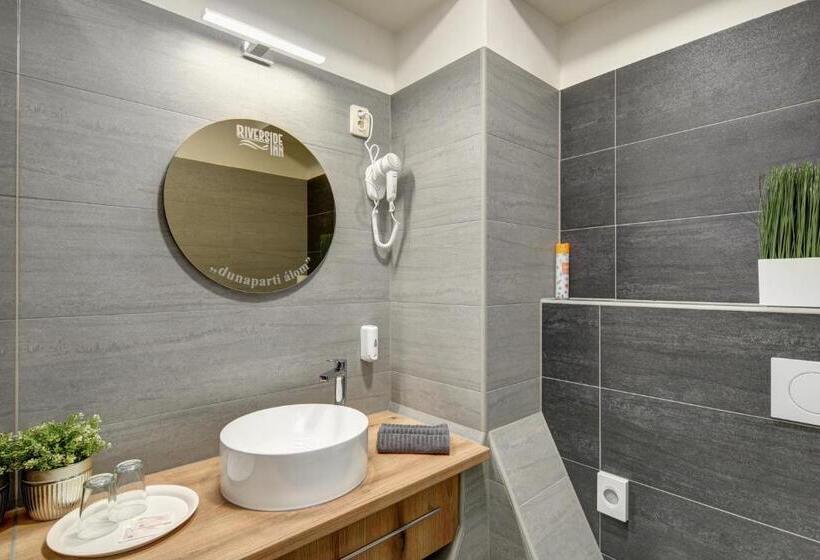 חדר סופריור לשלושה, Riverside Inn   Dunaparti Szuterén