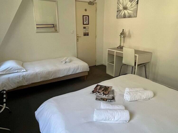 Номер Стандарт Трехместный, Brit Hotel Des Grands Hommes   Bordeaux Centre
