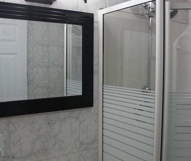 带按摩浴盆的套房, Perth Plaza Inn & Suites