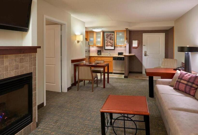 Люкс Кровать Кинг, Residence Inn By Marriott Gravenhurst Muskoka Wharf