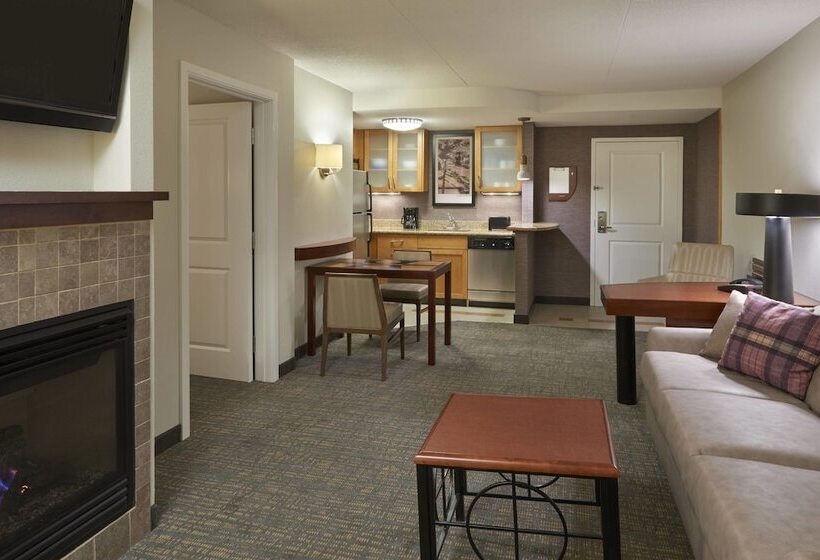 Suite with lake view, Residence Inn By Marriott Gravenhurst Muskoka Wharf