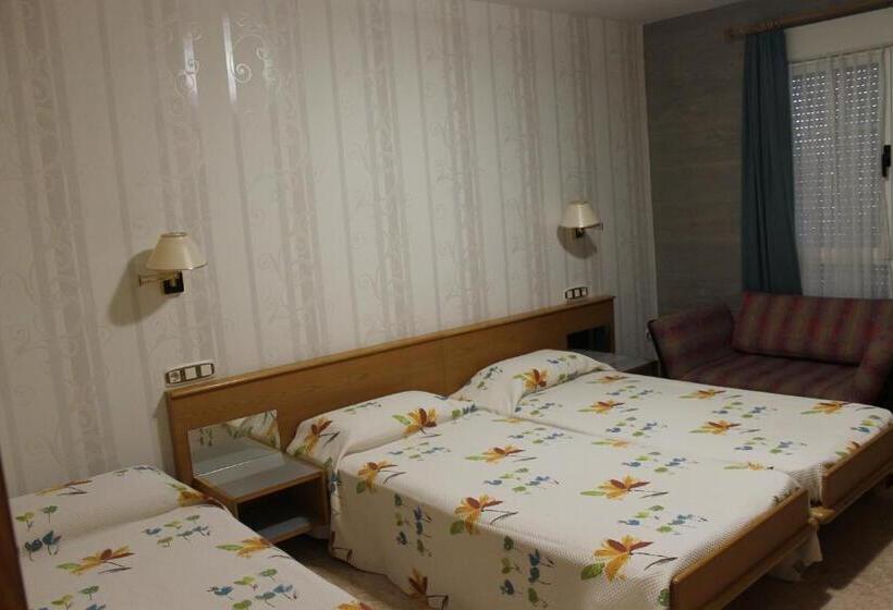 Номер Стандарт Трехместный, Hostal Burbia