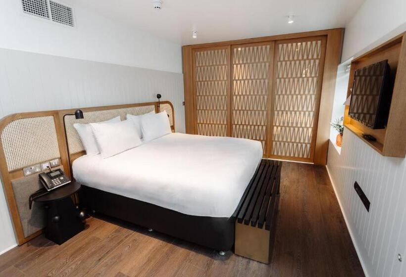 Номер Стандарт, Leicester House