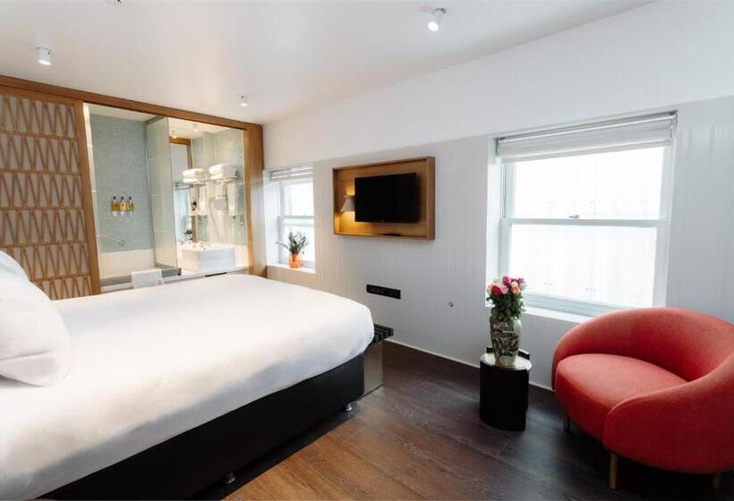 Номер Стандарт, Leicester House