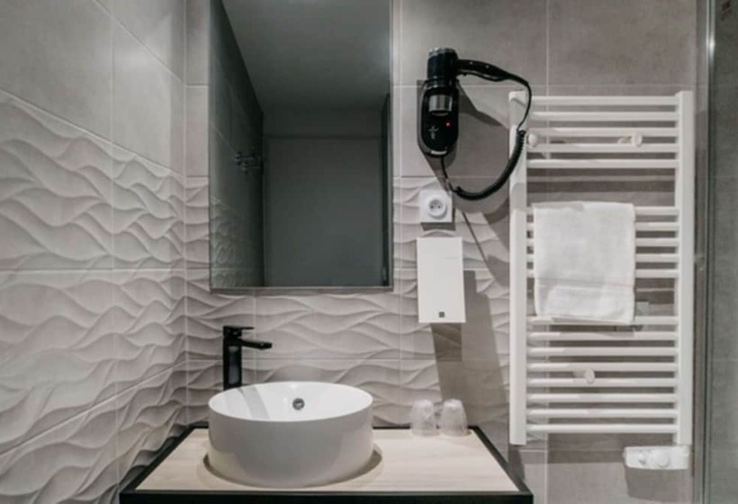 Номер Стандарт Вид на Парк, Best Western Hôtel Des Thermes   Balaruc Les Bains Sète